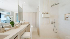 Waterfront beach paradise apartment